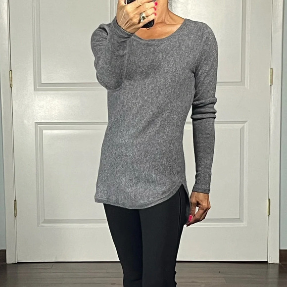 Max Studio Sweaters - Max Studio 100% 2ply cashmere crew neck sweater size S